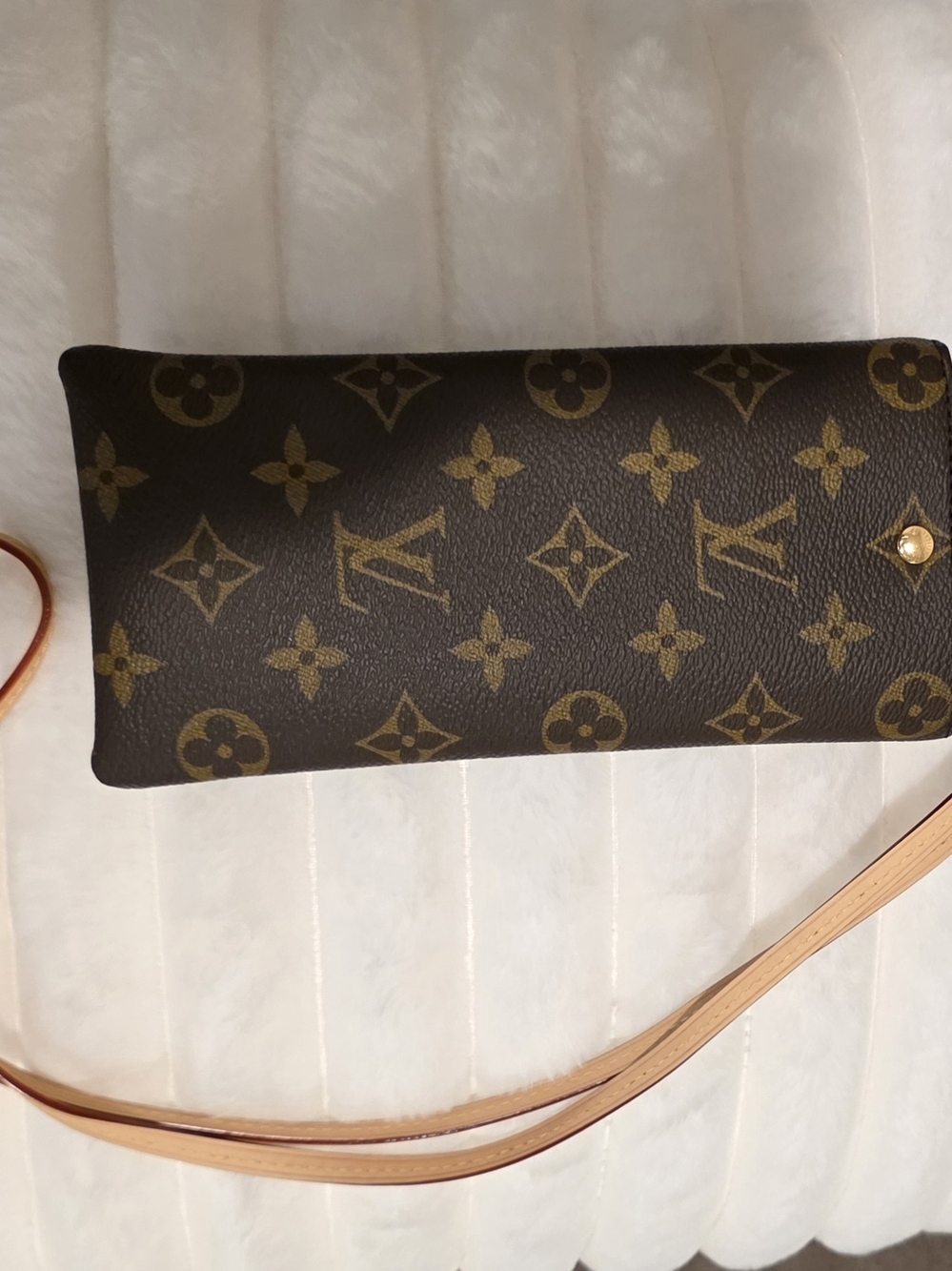 Authentic Louis Vuitton Monogram Sunglass Pouch - Picture 2 of 7